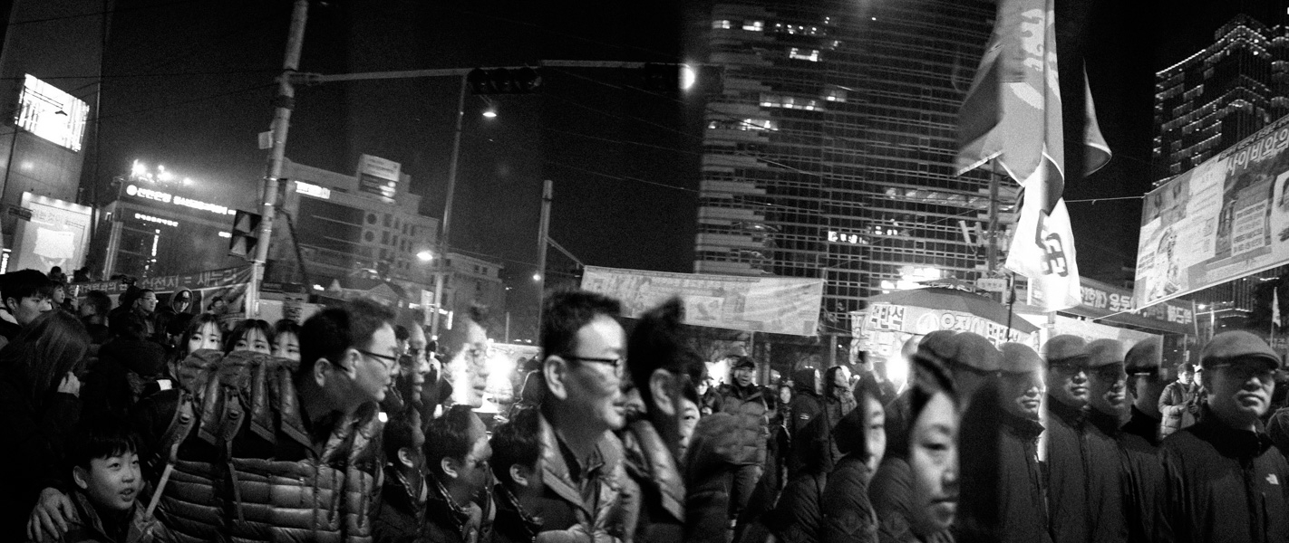 https://michaelmeyerphoto.com/files/gimgs/th-36_20161203_SeoulProtest_MMP-8404.jpg