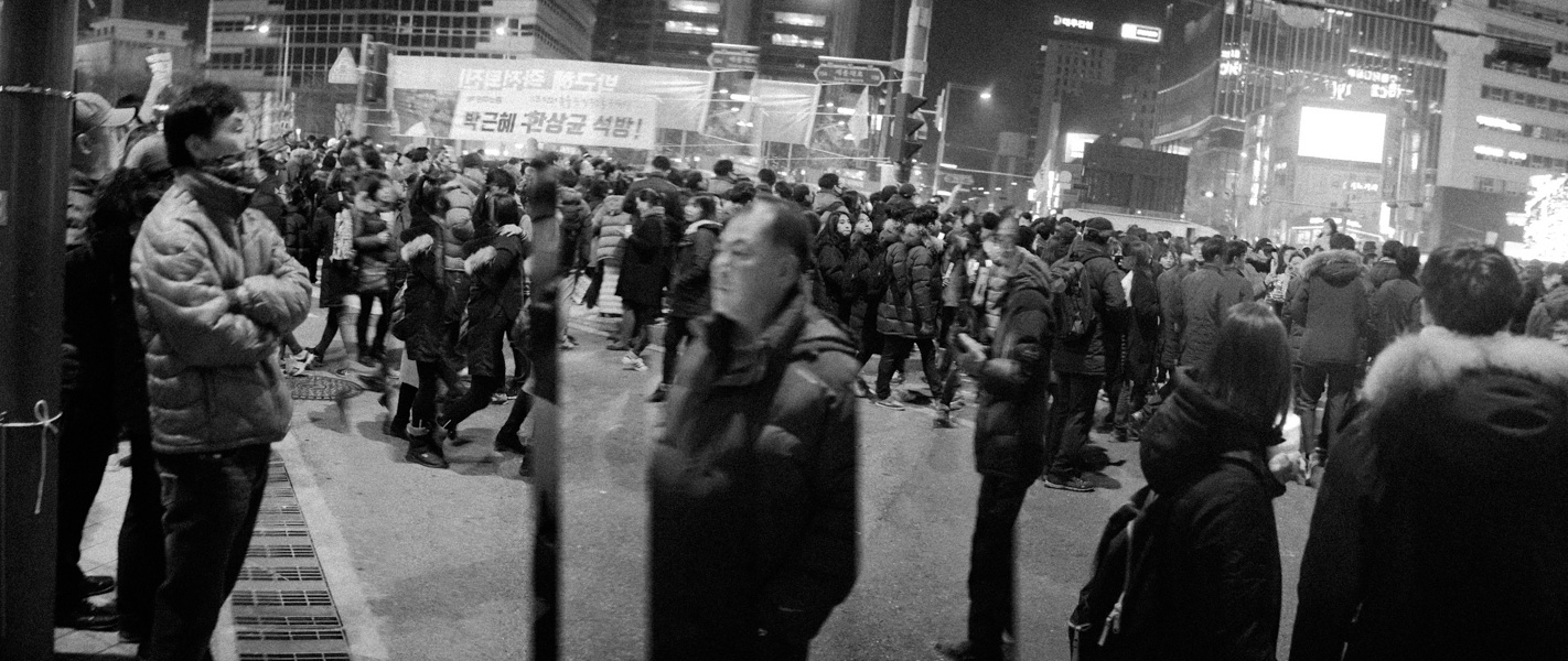 https://michaelmeyerphoto.com/files/gimgs/th-36_20161203_SeoulProtest_MMP-8417.jpg